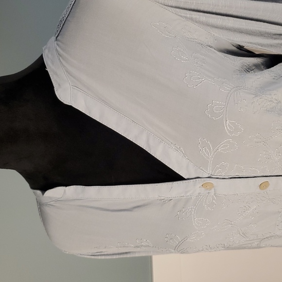 Democracy Embroidered Rayon Button Front Top S Smokey Blue - Picture 2 of 12